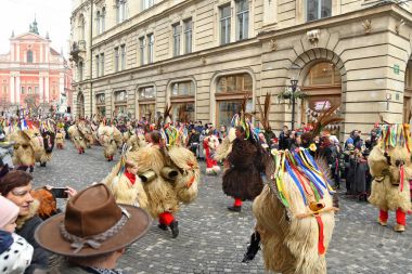 Kurent veya korent Ljubljana, Slovenya olarak bilinen geleneksel figürleriyle shrove Cumartesi günü geleneksel karnaval