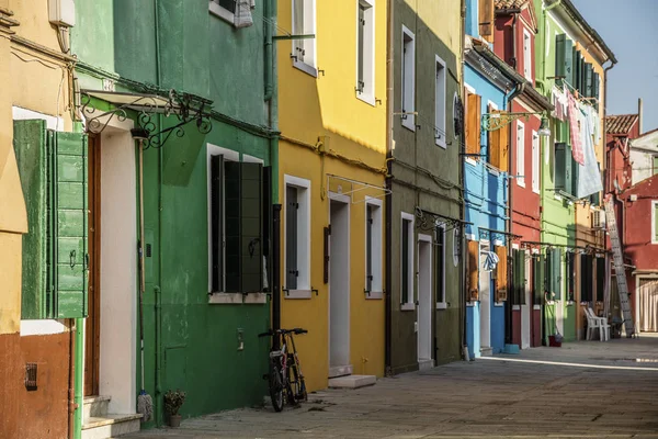 Maisons de couleur typiques à Burano, Venise — Photo