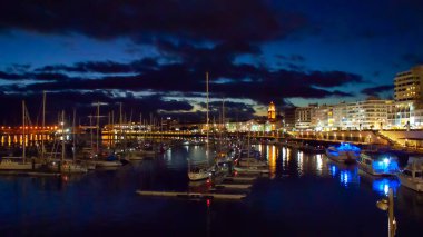 Günbatımı gezinti güvertesinin yanında