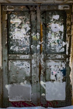 Evin unutulmuş kapısı..