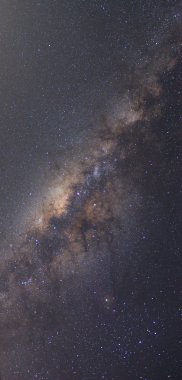 Açıkça bir milyon yıldız ile gece gökyüzü üzerinde Samanyolu