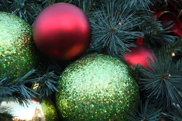 Christmas decorations hanging on christmas tree. — Stock Photo, Image