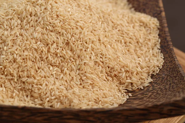 糙米或半抛光大米背景，生生蜡样 — 图库照片