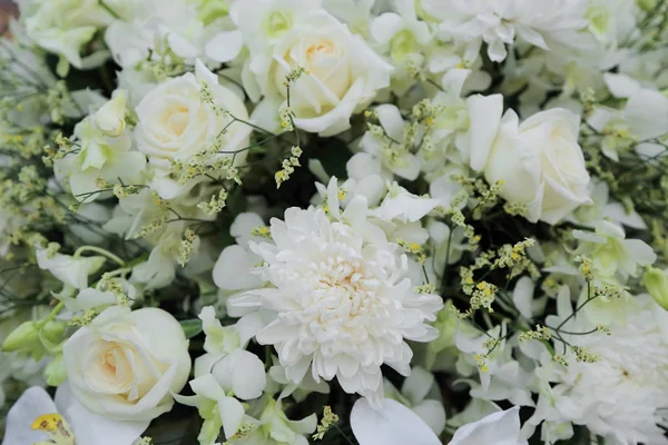 Buquê de flores brancas doces para fundo . — Fotografia de Stock