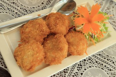 Derin yağda kızartılmış karides kek, Tayland yemeği tarifi.