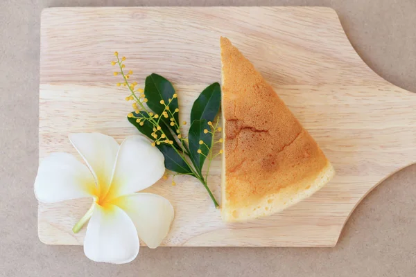 Japanese style Cheesecake, top view on wooden plate. — Stock Photo, Image