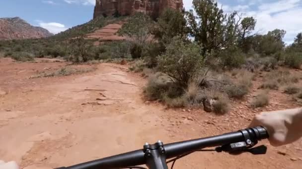 Bicicleta Montaña Sobre Rocas Rojas Sedona — Vídeo de stock