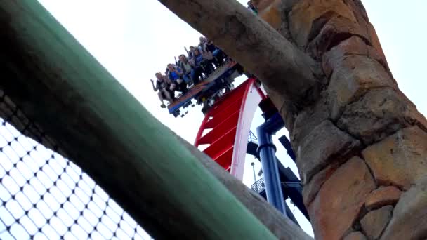 Hız Trenini Yavaş Çekimde Busch Gardens Şeyhiyle Kapatın — Stok video