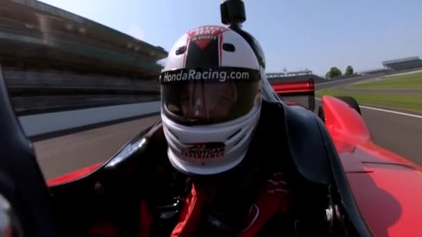 Gopro Disparo Mujer Racecar Indy Speedway — Vídeo de stock