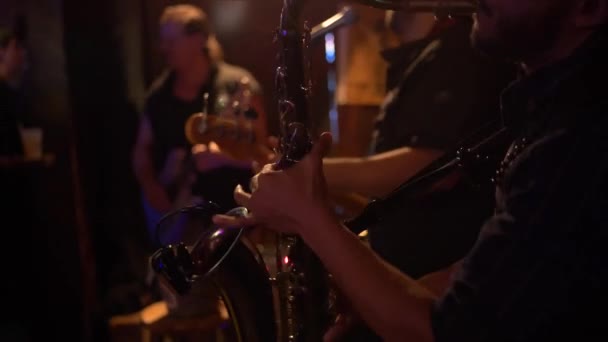 Bourbon Street Band Tocando Bar — Vídeo de stock