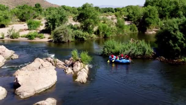 充气木筏沿河漂流 — 图库视频影像