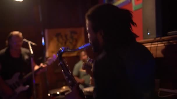 Saxofonista Bourbon Street Band — Stock video