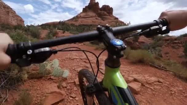 Bicicleta Montaña Sobre Rocas Rojas Sedona — Vídeo de stock