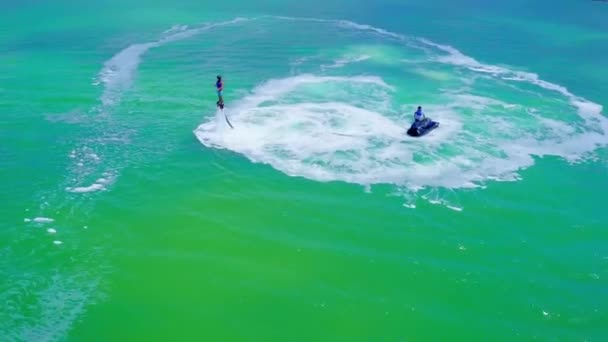 Flyboarding Sobre Lagoa Com Jetski — Vídeo de Stock