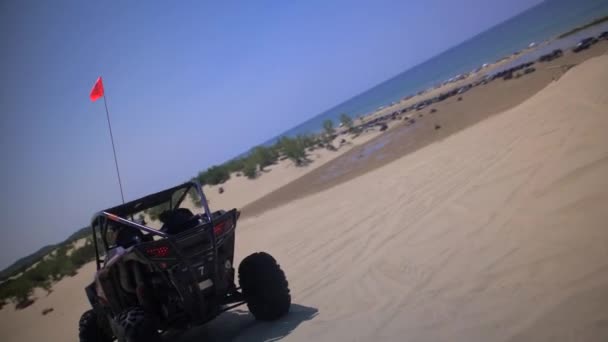 Dune Buggy Kommer Att Stanna Sanddyner — Stockvideo