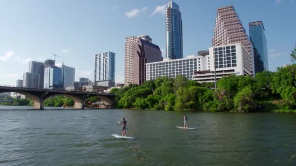テキサス州オースティン川でのパドルボード — ストック動画