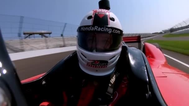 Gopro Πλάνο Της Γυναίκας Racecar Indy Speedway — Αρχείο Βίντεο