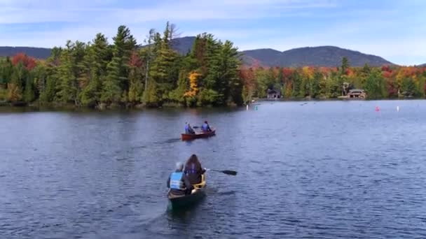 Tiro Aéreo Piragüismo Lago Canoa Lago Plácido Montaña Desierto — Vídeos de Stock