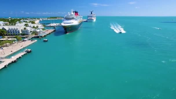 Barco Que Conduce Más Allá Cruceros — Vídeos de Stock