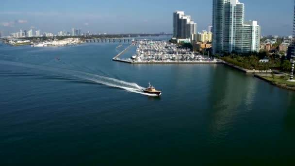 Barco Que Cruza Bahía Miami Avión Tripulado Aéreo — Vídeo de stock