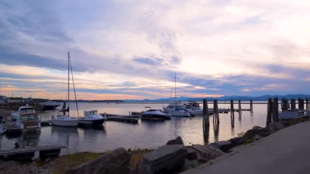 Boote Legen Bei Sonnenuntergang Hafen — Stockvideo