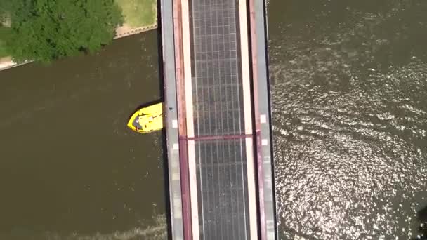 Chicago River Bridge Drone Shot — 비디오