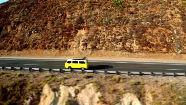 Clásico Autobús Largo Costa — Vídeo de stock