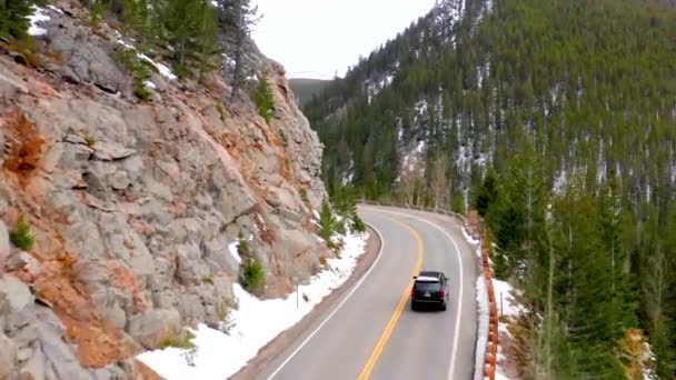 Ζευγάρι Ποδηλασία Μέσω Denver Πάρκο Colorado — Αρχείο Βίντεο