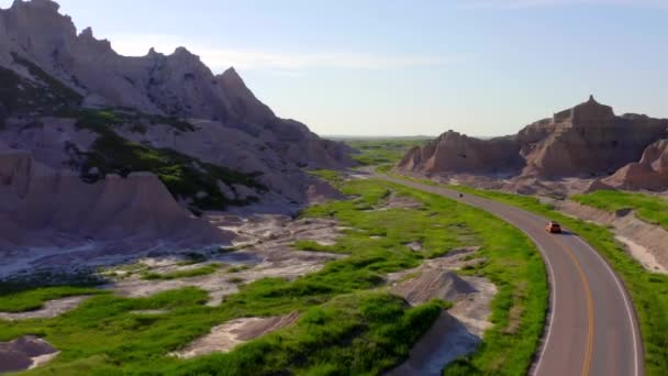 Conducir Través Los Cañones Badlands Estructuras Roca Drone — Vídeos de Stock