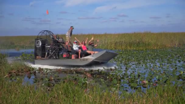 Everglades Bootstour Zeitlupe Passagiere Auf — Stockvideo