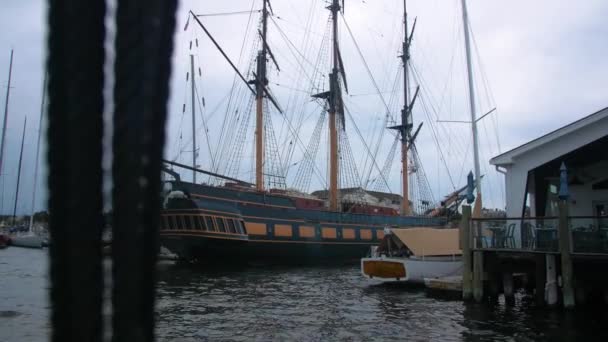 Histórico Barco Madera Puerto Newport Rode Isla Nueva Inglaterra — Vídeo de stock