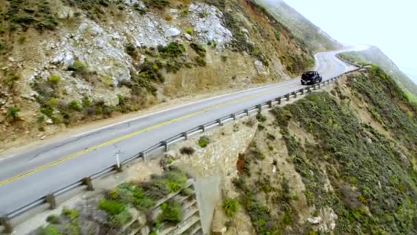 Jeep Autostradzie Cliffside Dużym Sur — Wideo stockowe