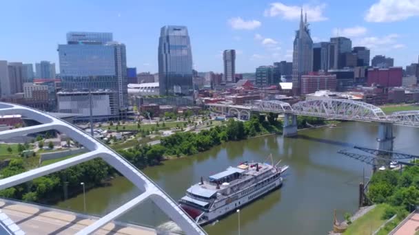 Nashville市的城市景观通过无人驾驶飞机 — 图库视频影像