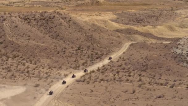 Quads Desert Road Mountains — Stock Video