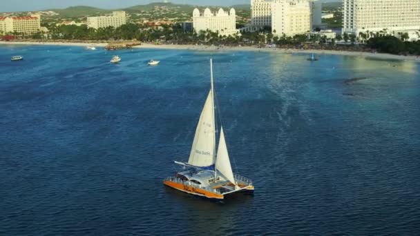 Velero Largo Resort Tropical Dron Aéreo Oceánico — Vídeo de stock