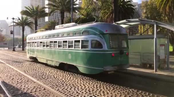 Trolley San Francisco Attraversa Città — Video Stock