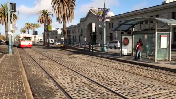 San Francisco Trolley Rijdt Door Stad — Stockvideo