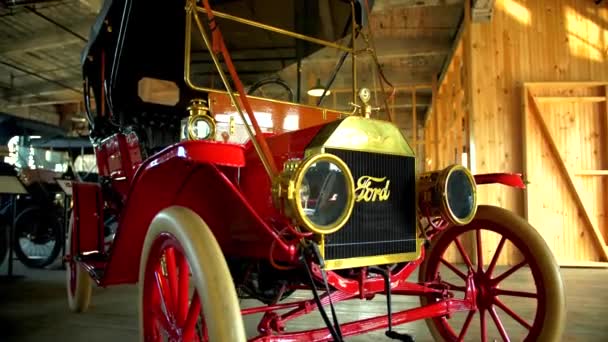 Vintage Ford Ciudad Coche Museo — Vídeos de Stock