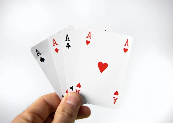 Mão Segurando Vencedor Cartas Poker Sobre Fundo Branco — Fotografia de Stock