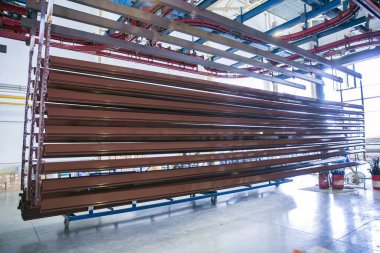 Yapım atölyesinin içi için metal profil üretimi için sanayi tesisi