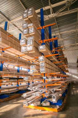 Yapım atölyesinin içi için metal profil üretimi için sanayi tesisi