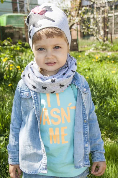 Happy Baby Walking Rural Road Bright Spring Photo Child Wearing — Stock Photo, Image