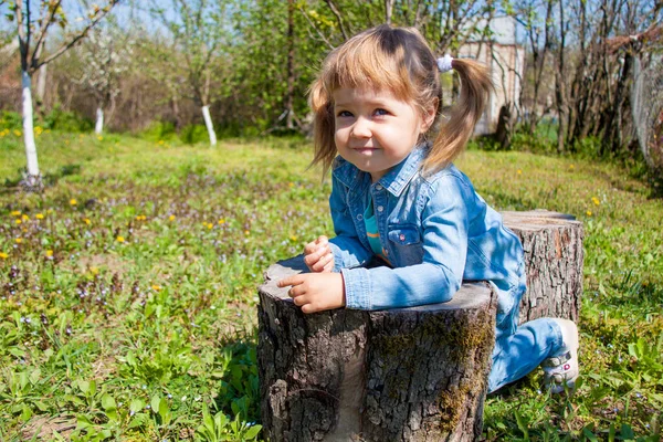 Little Cute Girl Summer Green Garden — Stock Photo, Image