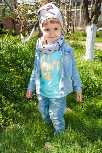 Happy Baby Walking Rural Road Bright Spring Photo Child Wearing — Stock Photo, Image