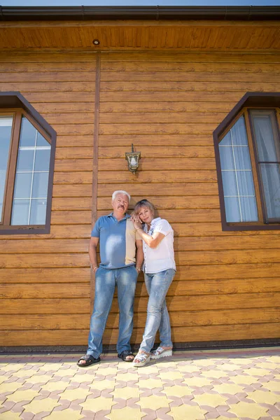 Portrait Happy Middle Aged Couple Background House Copy Space — Stock Photo, Image
