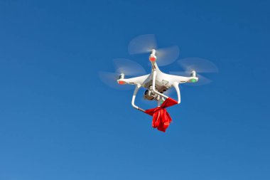 Kurdele ile quadrocopter