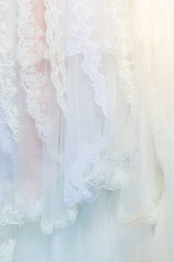 Mağazada asılı kumaş