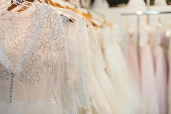 Wiele Suknie ślubne — Zdjęcie stockowe