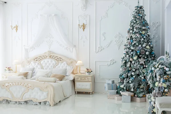 Noel ağacı yatak odasında — Stok fotoğraf