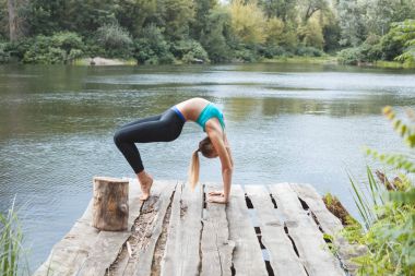 Köprü yaparken kız